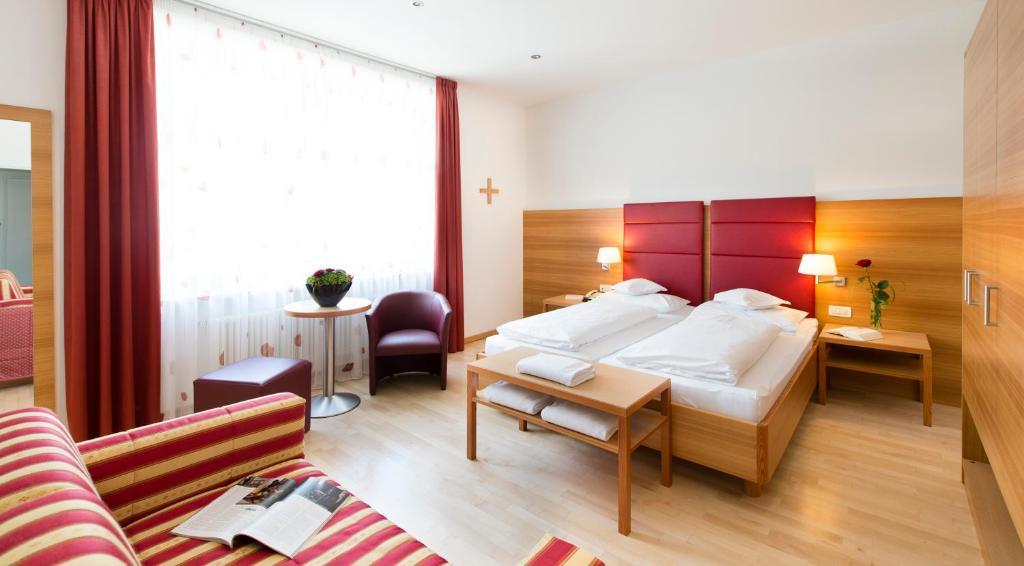 Hotel Kolping Merano Rum bild